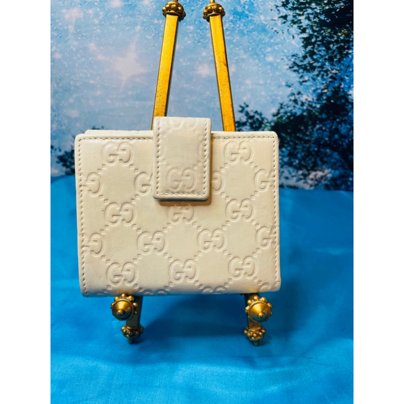 Gucci Vanilla Cream Leather Heart Logo Bi-Fold Wallet - Picture 3 of 15